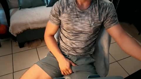 Snapshot of nobudget06 chatting on 4, 11, 2025 nobudget06 online show from 4, 11, 2025