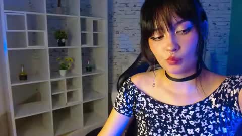 Snapshot of noeva_ chatting on 25, 9, 2025 Noeva online show from 25, 9, 2025