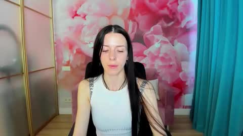 Snapshot of noirdiva chatting on 19, 5, 2026 NoirDiva online show from 19, 5, 2026
