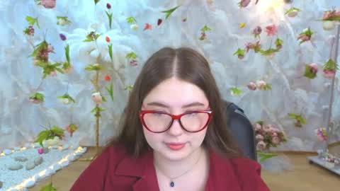 noirwhisper online show from 5, 4, 2026