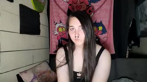 Snapshot of nonbinarybeauty20 chatting on 13, 5, 2026 nonbinarybeauty20 online show from 13, 5, 2026