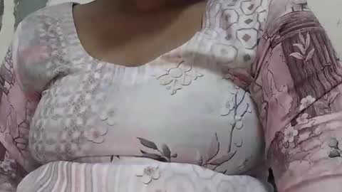 nora_roy246 online show from 3, 11, 2025