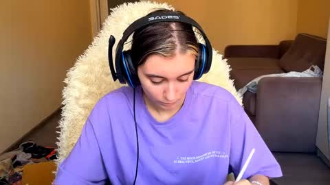 Elena online show from 15, 4, 2026