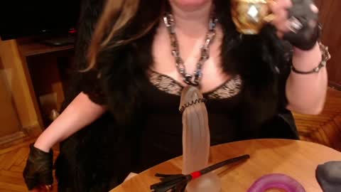 Snapshot of norma_gin chatting on 20, 12, 2024 miss Tress online show from 20, 12, 2024