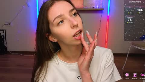 Hello My name is Helene NTMU  Finger up if u like what u see online show from 15, 12, 2024