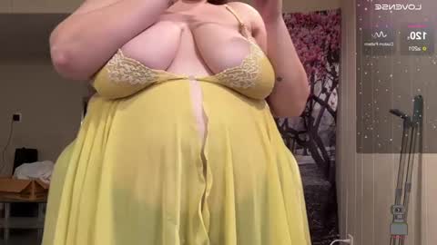 Snapshot of noturbabymoms chatting on 6, 3, 2025 NotUrBabyMoms online show from 6, 3, 2025
