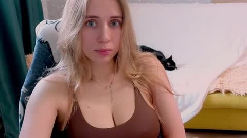 Snapshot of nova_sun chatting on 29, 5, 2026 Mary online show from 29, 5, 2026