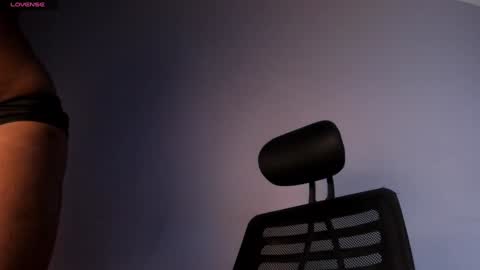 Snapshot of nova_swan chatting on 4, 1, 2025 NOVA online show from 4, 1, 2025