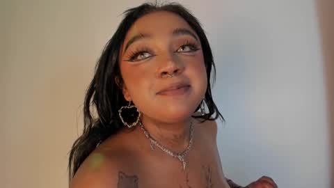 Snapshot of nova_swan chatting on 4, 2, 2025 NOVA online show from 4, 2, 2025