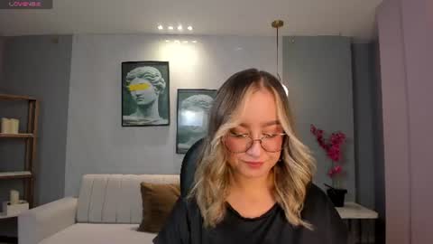 Snapshot of novasinclairx chatting on 5, 8, 2026 Nova Sinclair online show from 5, 8, 2026