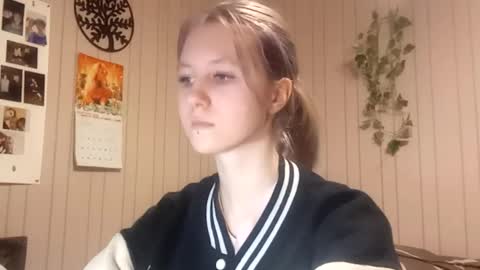 Snapshot of novellahartig chatting on 2, 3, 2026 Sari It is my first day online show from 2, 3, 2026