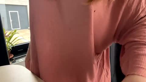 Snapshot of nyconik chatting on 12, 12, 2024 Nicol online show from 12, 12, 2024