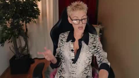 nymphvariety online show from 29, 11, 2025