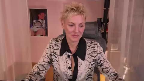 nymphvariety online show from 2, 12, 2025