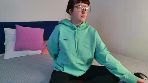 hey hey i am Lora and im new here hope to have some good time here 3 online show from 6, 1, 2026