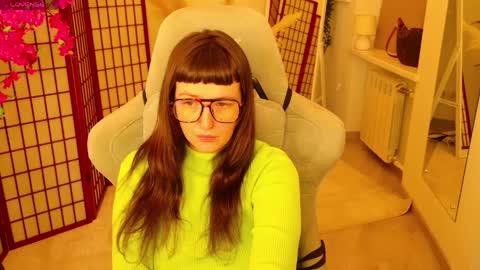 hey hey i am Lora and im new here hope to have some good time here 3 online show from 3, 4, 2026