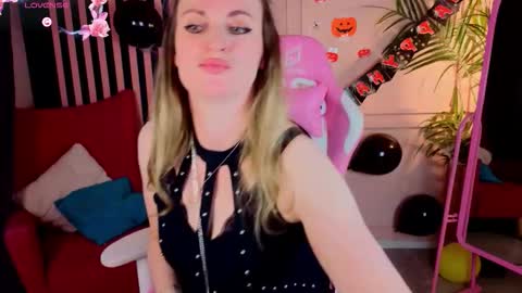 Snapshot of ocean_pleasure chatting on 22, 10, 2025 Lana online show from 22, 10, 2025