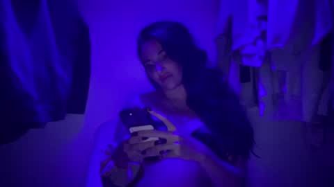 A L A R A  online show from 2, 10, 2025
