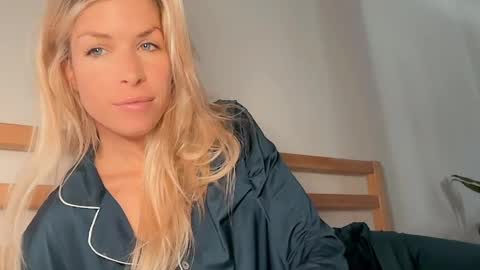 hi im Janasmall boobs big heart  warm pussy  online show from 9, 4, 2026