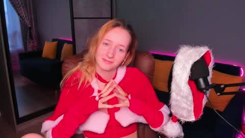 Snapshot of oddlyfamiliar chatting on 25, 12, 2024 Call me Bee online show from 25, 12, 2024