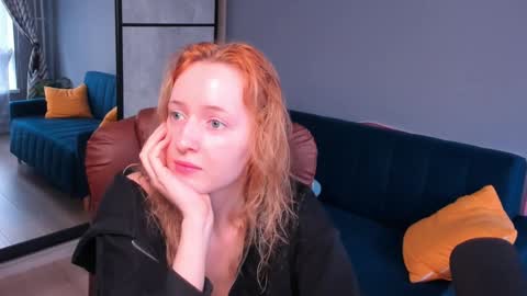 Snapshot of oddlyfamiliar chatting on 30, 1, 2025 Call me Bee online show from 30, 1, 2025