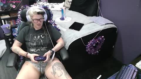 Snapshot of oddywithabody chatting on 11, 2, 2026 Oddy With A Body online show from 11, 2, 2026