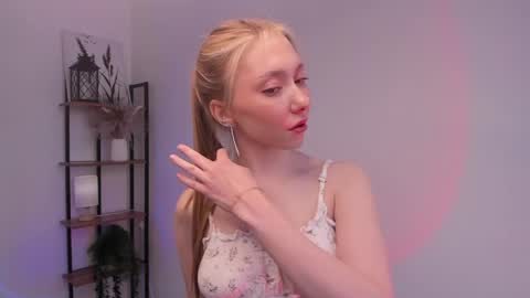 Snapshot of odelyncure chatting on 24, 5, 2026 Lynna online show from 24, 5, 2026