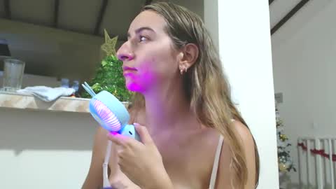 Snapshot of odette_brigh_ chatting on 12, 12, 2024 Val online show from 12, 12, 2024