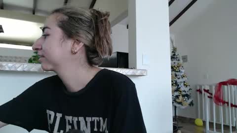 Snapshot of odette_brigh_ chatting on 18, 12, 2024 Val online show from 18, 12, 2024