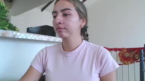 Snapshot of odette_brigh_ chatting on 18, 12, 2024 Val online show from 18, 12, 2024