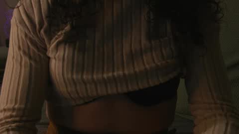 Snapshot of offelie chatting on 4, 11, 2025 Offelie online show from 4, 11, 2025