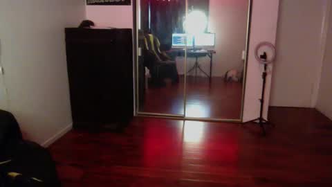 Snapshot of officialmoneyxxx chatting on 27, 10, 2025 Money online show from 27, 10, 2025