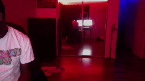 Snapshot of officialmoneyxxx chatting on 5, 11, 2025 Money online show from 5, 11, 2025