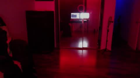 Snapshot of officialmoneyxxx chatting on 7, 11, 2025 Money online show from 7, 11, 2025