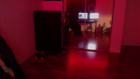 Snapshot of officialmoneyxxx chatting on 20, 12, 2025 Money online show from 20, 12, 2025