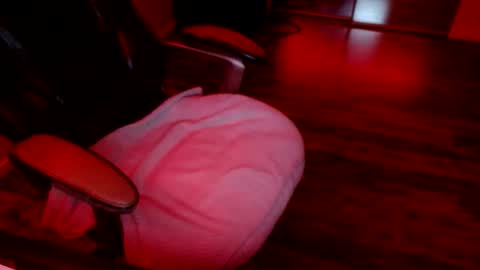 Snapshot of officialmoneyxxx chatting on 6, 1, 2026 Money online show from 6, 1, 2026