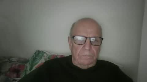Snapshot of oggi95 chatting on 18, 12, 2025 oggi95 online show from 18, 12, 2025
