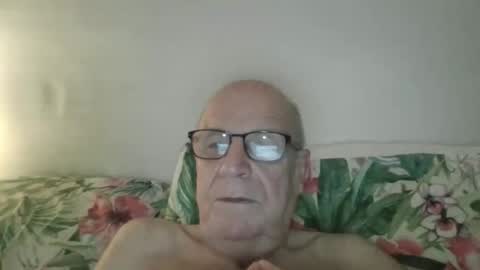 Snapshot of oggi95 chatting on 19, 12, 2025 oggi95 online show from 19, 12, 2025
