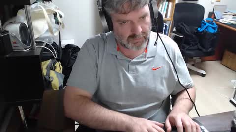 Woman message me men do not make demands and dont ask for pm only ladies. online show from 21, 12, 2025