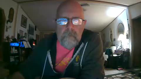 Snapshot of ogusbogus chatting on 22, 12, 2025 Maximus No Mo online show from 22, 12, 2025