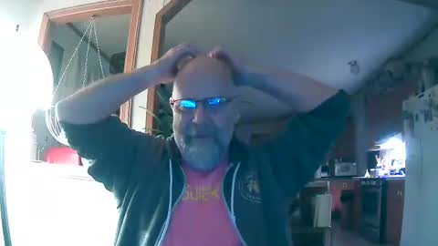 Snapshot of ogusbogus chatting on 23, 12, 2025 Maximus No Mo online show from 23, 12, 2025