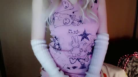 Snapshot of oh_pichuu chatting on 25, 4, 2026 Milly online show from 25, 4, 2026