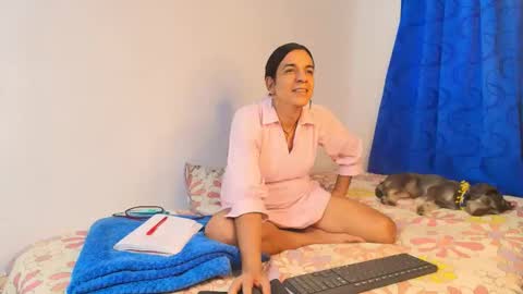 Snapshot of oh_tique chatting on 19, 10, 2025 LU online show from 19, 10, 2025