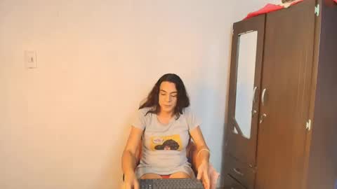 Snapshot of oh_tique chatting on 22, 10, 2025 LU online show from 22, 10, 2025