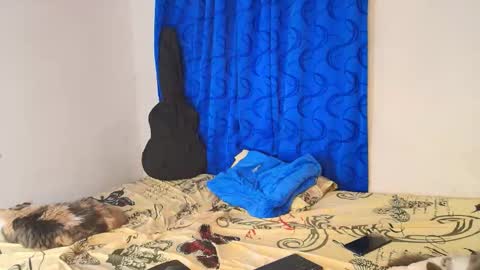 Snapshot of oh_tique chatting on 26, 11, 2025 LU online show from 26, 11, 2025