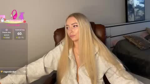 Snapshot of ohmyemma chatting on 25, 7, 2026 Emma online show from 25, 7, 2026