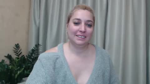 Snapshot of ohsweetiren chatting on 6, 12, 2024 Iren online show from 6, 12, 2024