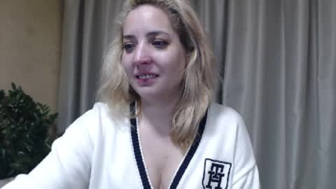 Snapshot of ohsweetmari chatting on 8, 2, 2026 Mari online show from 8, 2, 2026