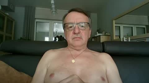 Snapshot of oldtimer160162493 chatting on 17, 6, 2026 oldtimer160162493 online show from 17, 6, 2026