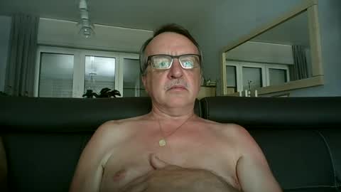 Snapshot of oldtimer160162493 chatting on 22, 6, 2026 oldtimer160162493 online show from 22, 6, 2026
